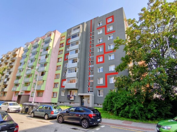 Prostorný byt s dobrou dostupností — Makléř z hor