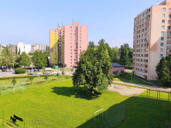 Prostorný byt s dobrou dostupností — Makléř z hor